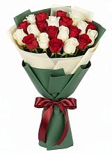 Букет Микс из красных и белых роз в Терновке