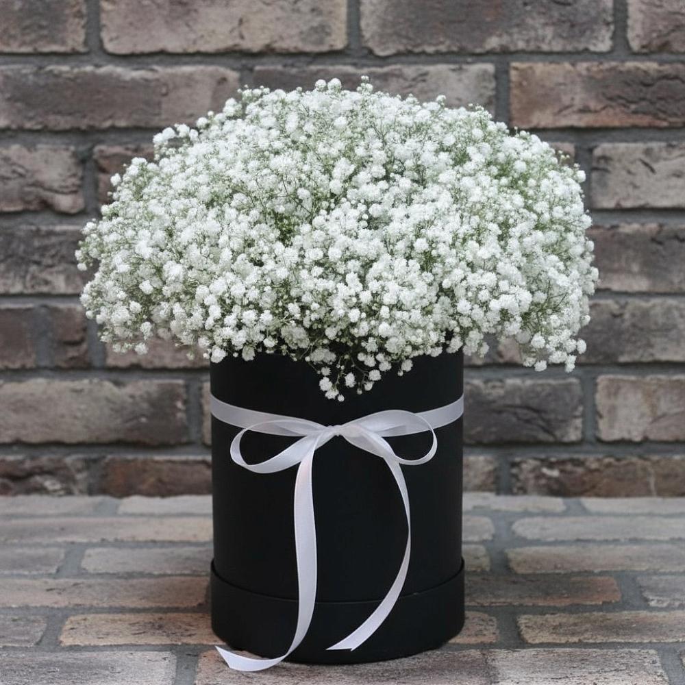 Цветочная композиция из Гипсофила в шляпной коробке в Терновке