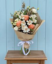 Букет цветов из:  Альстромерии, Лизиантусы, Розы и Хризантемы в Терновке