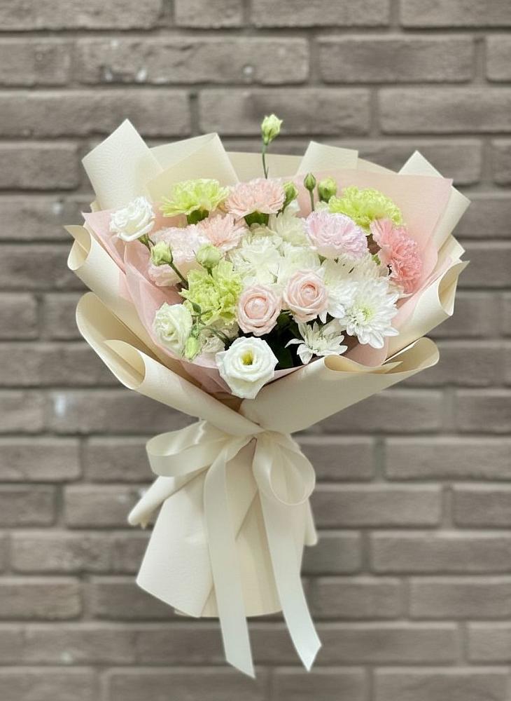 Букет цветов из: Гвоздики, Розы, Лизиантусы и Хризантемы в Терновке