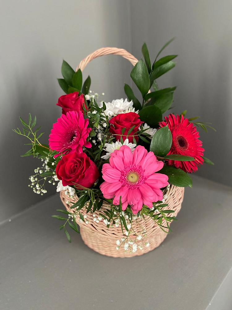 Цветочная композиция из Розы, Хризантемы и Герберы в корзине в Терновке